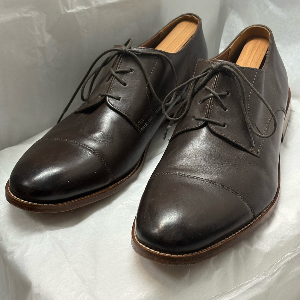 Clarks dark brown cap toe dress shoes size 11